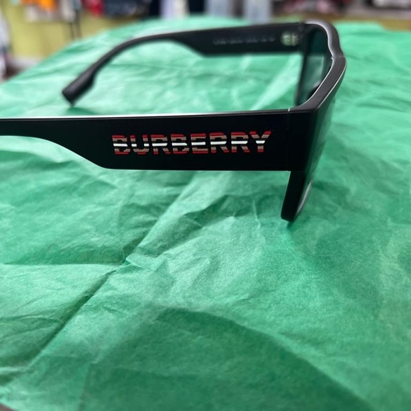 AUTHENTIC BURBERRY SUNSHADES - Picture 3 of 5